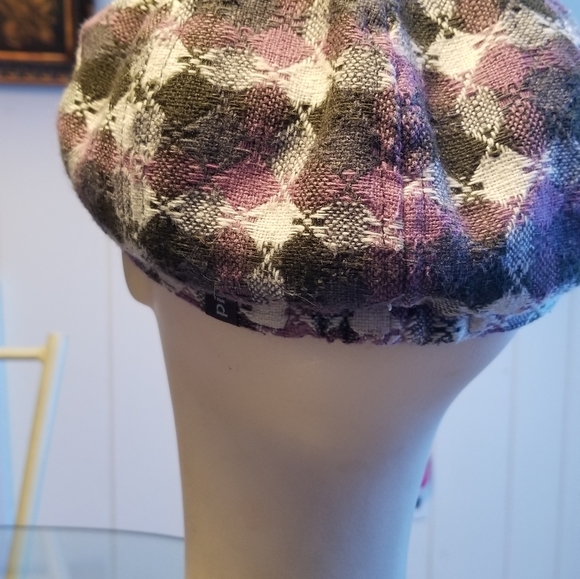 2 cute hats - Picture 2 of 7